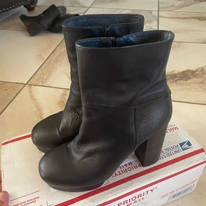 Vic Matie Black Leather Heeled Boots
